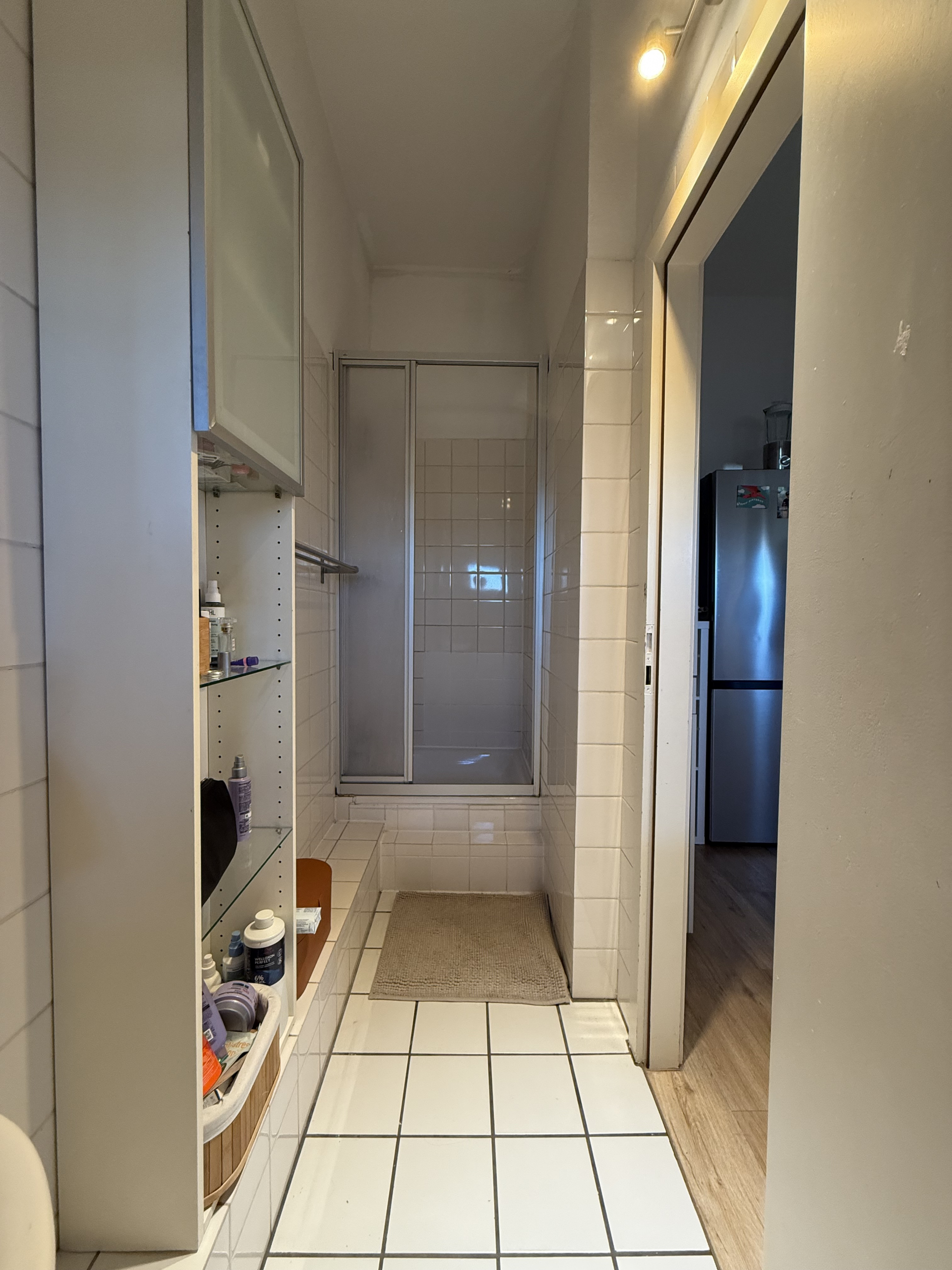 Bad Dusche - Lage! Lage! Lage!: Stilvolle Dachgeschosswohnung in Pempelfort!