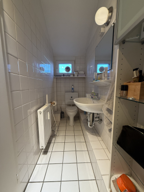 Bad - Lage! Lage! Lage!: Stilvolle Dachgeschosswohnung in Pempelfort!