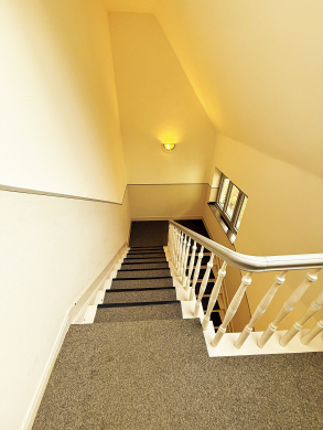 Treppenhaus - Lage! Lage! Lage!: Stilvolle Dachgeschosswohnung in Pempelfort!