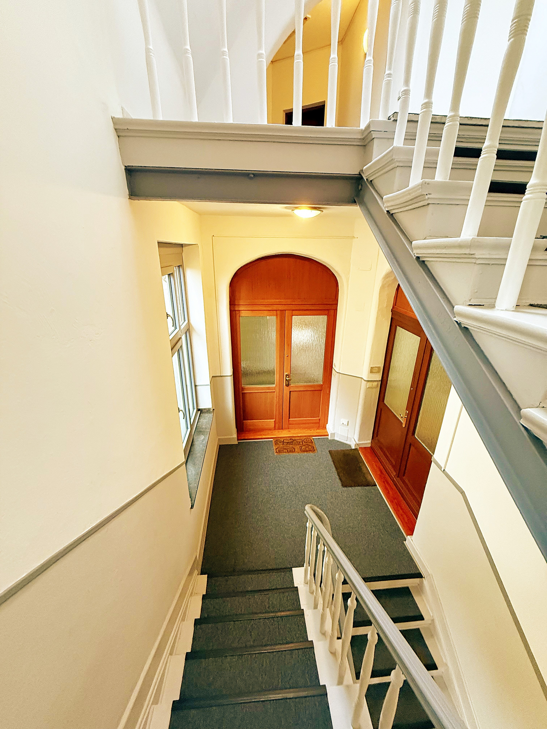 Treppenhaus 2 - Lage! Lage! Lage!: Stilvolle Dachgeschosswohnung in Pempelfort!