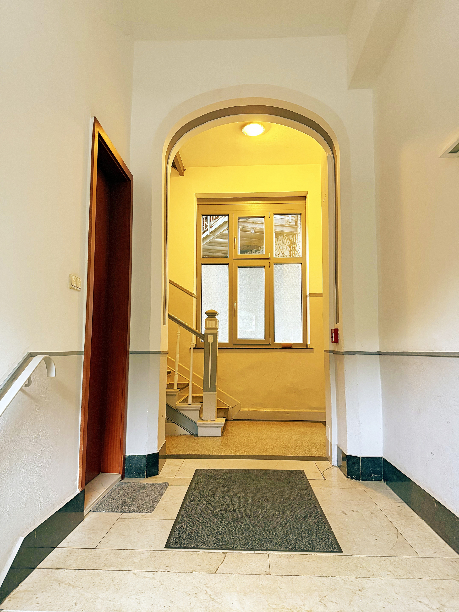 Empfangsbereich - Attraktives Dachgeschoss-Apartment über den Dächern von Pempelfort!